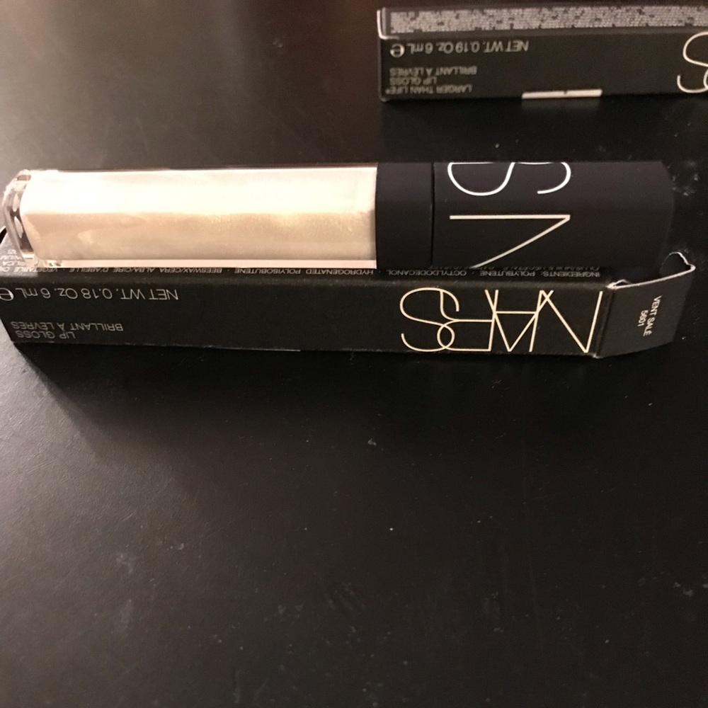 NARS vent sale larger than life lip gloss